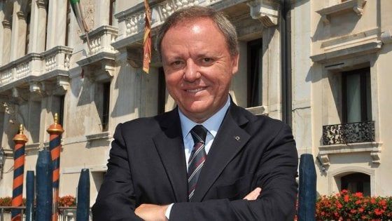 Fb, insulti sessisti del cacciatore consigliere veneto di Fdi. Animalisti: "Meloni prenda le distanze" 