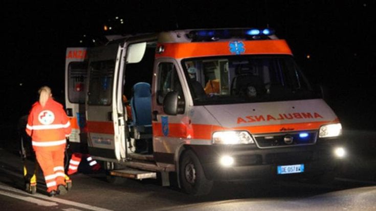 Udine, colpito alla testa con un cacciavite mentre torna a casa con la spesa: muore un sessantunenne