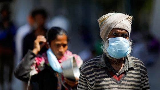 Coronavirus, 70 morti in India, il contagio arriva negli slum 