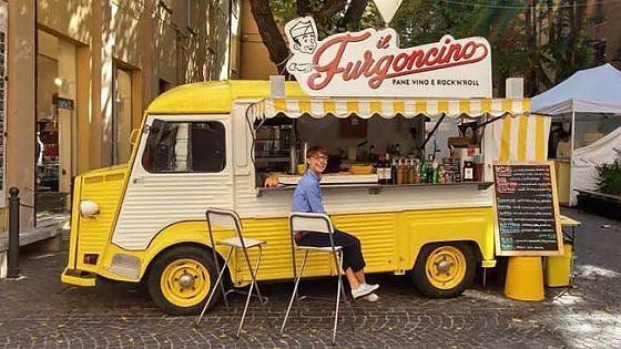 I negozi escono dai locali: boom dello street food