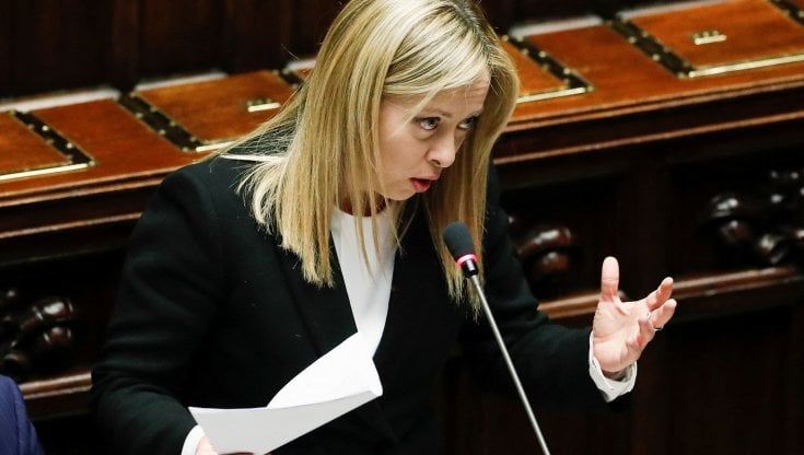 Meloni-Schlein, duello alla Camera. La premier dice no al salario minimo e attacca il Pd. La leader dem: "Le vostre promesse già smentite, siete incapaci e insensibili"