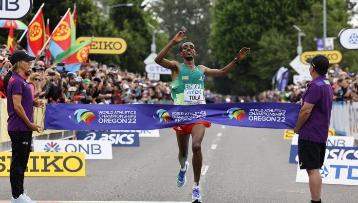Mondiali Eugene in diretta, Fantini quarta nel martello. Fraser-Pryce vince i 100 donne. Coach degli sprinter Usa allontanato dalla polizia: è accusato di molestie sessuali