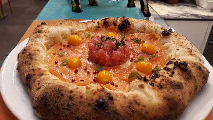 Recensioni negative in serie su TripAdvisor, la pizzeria denuncia alla Postale: "Cattiverie, siamo stanchi"