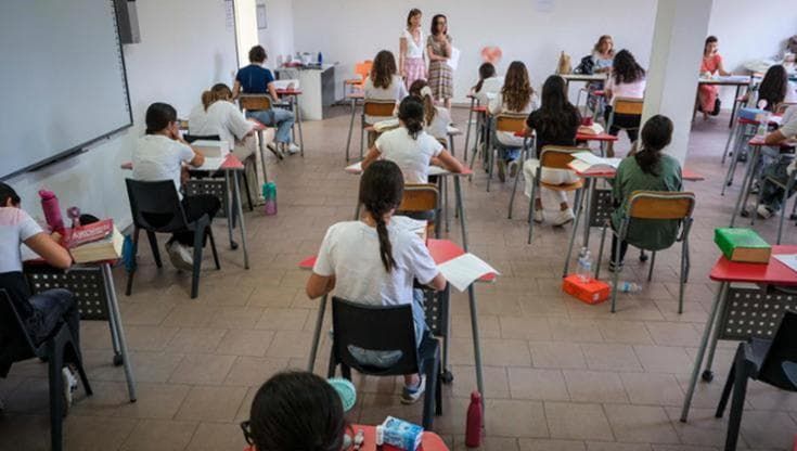 Esami di maturità con predicozzi. Eroissimi della guerra in poltrona