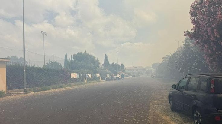 Fiamme a Castelfusano: incendio all’Infernetto
