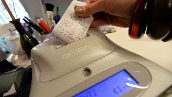 Lotteria degli scontrini, la prima estrazione sarà il 7 agosto: ecco le regole per partecipare