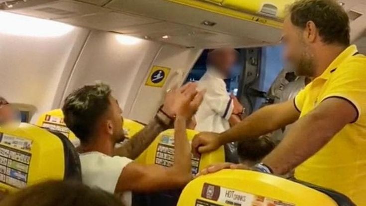 Volo da Bari a Ibiza con 5 ore di ritardo, il rimborso è di 4 euro: "Non ci pago neanche l’acqua, mi vergogno ad usarlo"