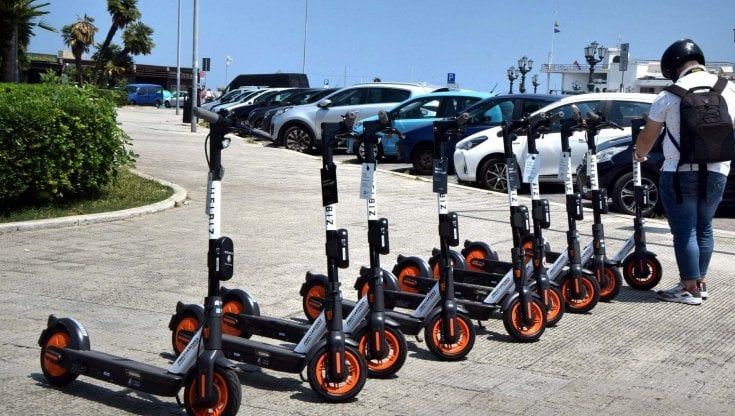 Bari, da Helbiz sconto sulla corsa se si parcheggia il monopattino in aree prestabilite. Il ceo Mammì: "Contro la sosta selvaggia"