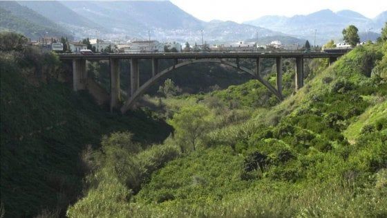 Il ponte Corleone abbandonato: “Impossibile controllare i rischi”