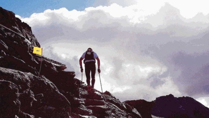 Valle d'Aosta, dispersi nel maltempo e salvati all'alba 8 corridori del Tor des Glaciers: stop a tutte le gare