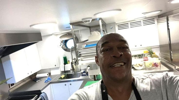 Thomas, unica vittima recuperata dalla Bayesian: da Antigua ai mari del mondo, lo chef dei “paperoni” che amava cantare