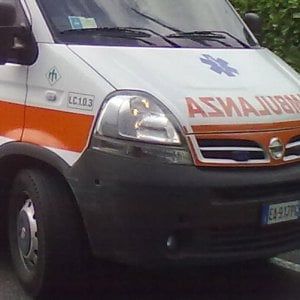 Tragedia sul lavoro in una ditta del Milanese, travolto e ucciso dal camion in manovra