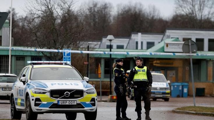Svezia, attacco in una scuola: diciottenne armato di spada causa un morto e tre feriti