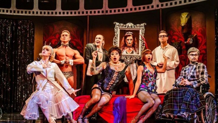 Il Rocky Horror Show torna in scena a Milano: il musical in inglese, ma con un narratore italiano 
