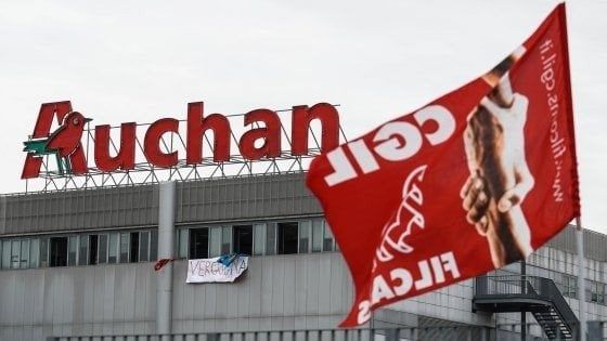 Auchan-Conad, Cgil Napoli: "Dipendenti rivendicano tutela e diritti"
