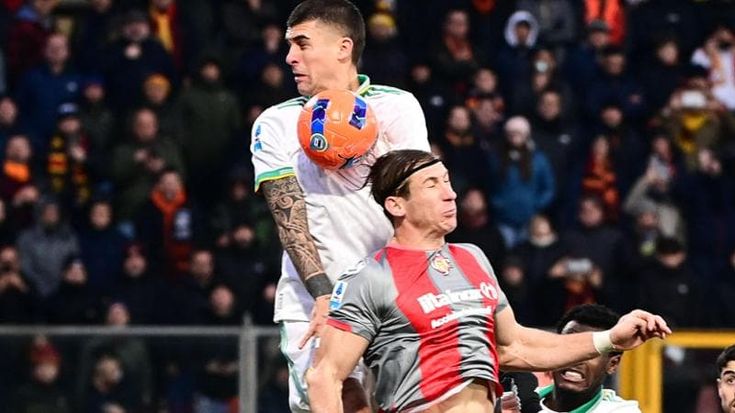 C’è il pallone arancione, ma manca la neve: e non tutti riescono a vederlo