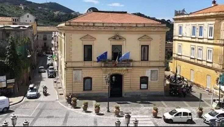 Covid, a Massa Lubrense: comune in zona rossa, chiuse anche le scuole