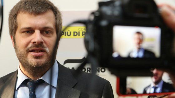 Primarie Milano, Majorino lancia la 'fase 2': al via la campagna comunicativa col baffo bianco