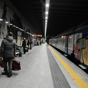 Treno guasto, odissea per oltre 600 passeggeri: oltre tre ore di ritardo