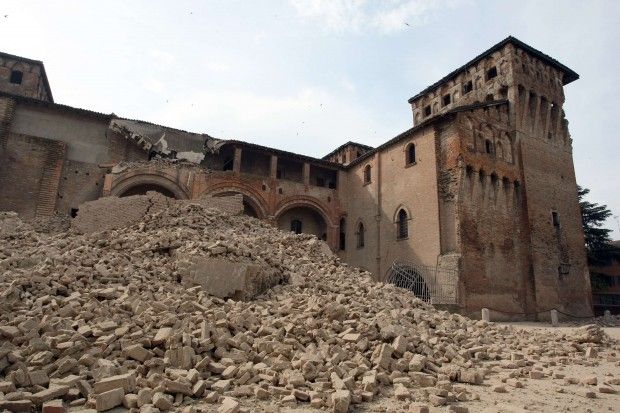 Terremoto Emilia: distrutto il Castello delle Rocche a Finale Emilia