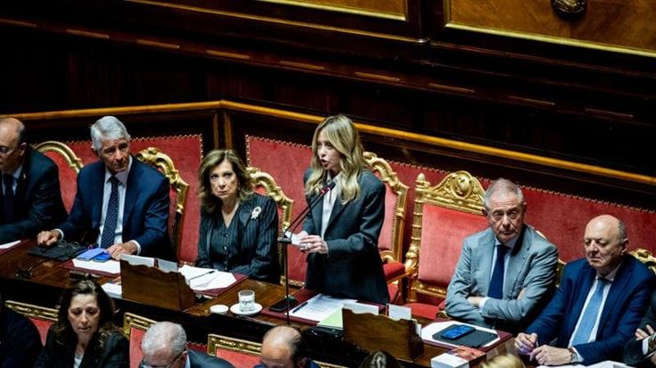 Meloni in Parlamento gioca in difesa: per chi suona la campana dell'ultimo giro