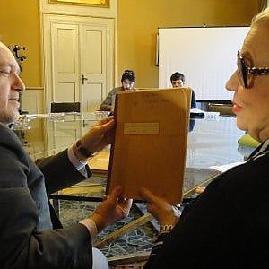 Il manoscritto de "Gli occhiali d'oro" donato al Comune di Ferrara