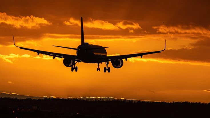 Caro carburante, tagliati 2 milioni di posti in volo a maggio: Lufthansa e Turkish in prima linea