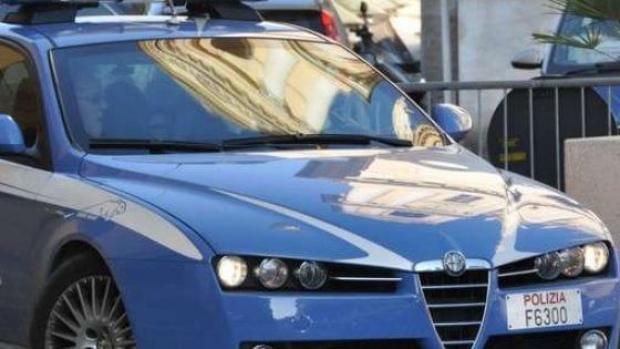 Firenze, sorpreso a rubare in un supermercato picchia e ferisce vigilante: arrestato