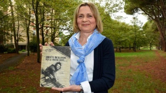 Maremma, "la bambina sul tetto" simbolo dell'alluvione del '66 racconta la sua storia: "La dedico ai miei nipoti"