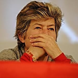 Scuola, Cgil, Cisl e Uil al governo: "Subito un dl per i precari". Renzi: "Solo con riforma"
