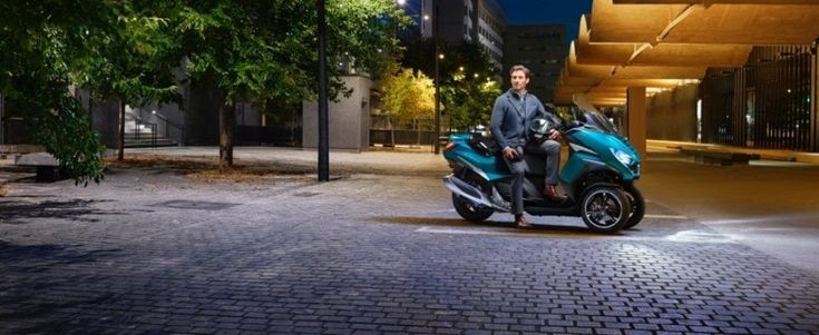Peugeot Metropolis, il maxi scooter sempre connesso