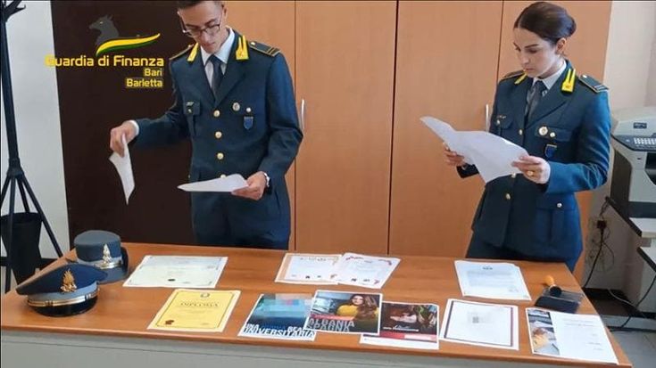 Diplomi falsi per superare i concorsi, chi li ha comprati adesso rischia di perdere il lavoro