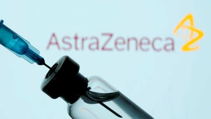 Caso Astrazeneca, cittadini contro la Regione: "Ci impedisce di fare Pfizer". Ma il sistema è sempre lo stesso 