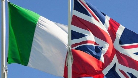 Stop agli  inglesismi a difesa dell'italiano, la battaglia parte dalla Campania