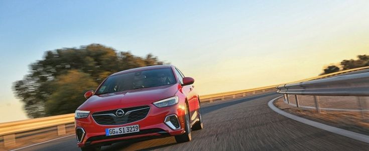 Opel Insignia GSi, la signora che vola