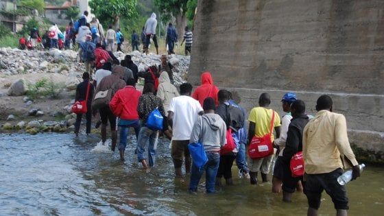 Migranti: in Francia è caccia all'uomo, respinti 200 profughi 