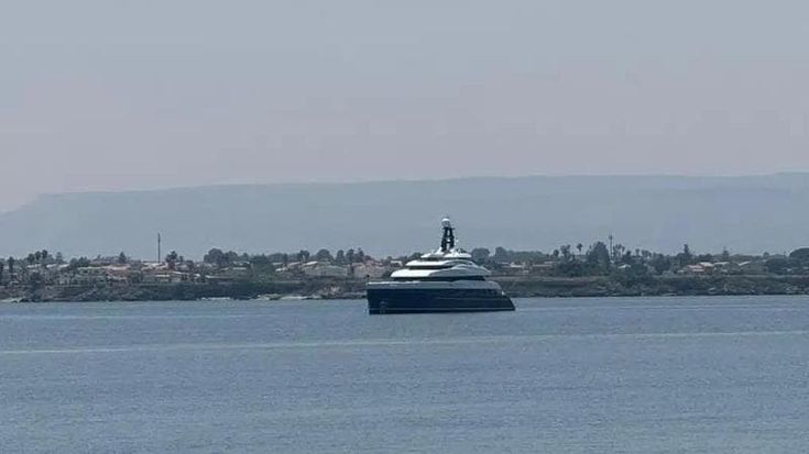 Vacanze in Sicilia per Michael Jordan, suo yacht in rada a Siracusa
