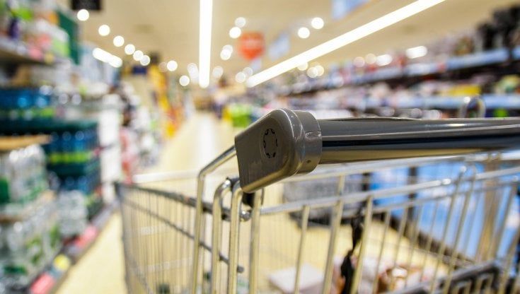 A febbraio il prezzo del carrello della spesa balza del 16%