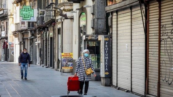 Coronavirus, de Magistris: "Passeggiate? No, restare a casa"