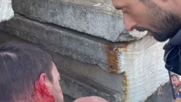 Aggrediti a Kherson due giornalisti italiani su un'auto della stampa, uno è ferito
