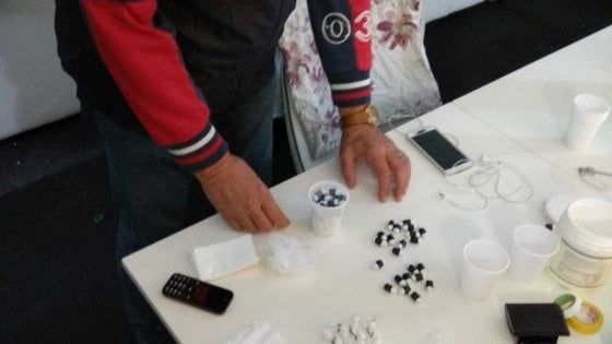 Parma, presiede onlus contro la droga ma in casa gli trovano etti di coca