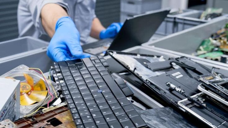 Raee: un giovane su due considera i rifiuti di apparecchiature elettroniche come oggetti misteriosi