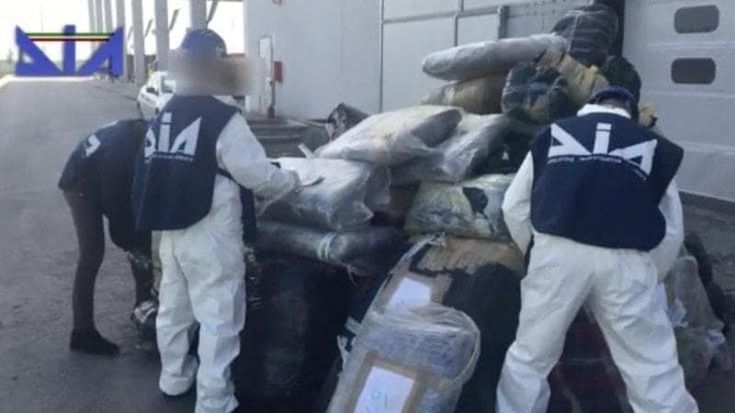Così funziona la fabbrica cinese del contante che fornisce cash alle mafie