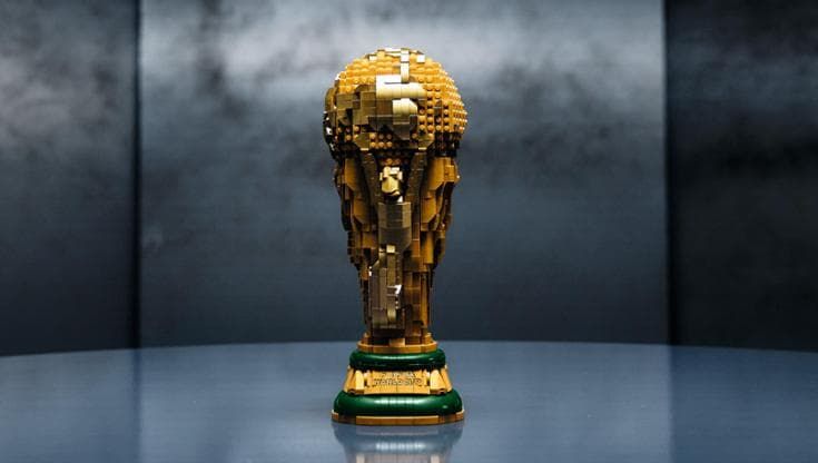 La Coppa del Mondo FIFA diventa LEGO: 2.842 pezzi per il trofeo più famoso del calcio