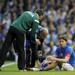 Italia-Eire 0-0, ma &egrave; una notte amara: Montolivo si fa male, addio Mondiale