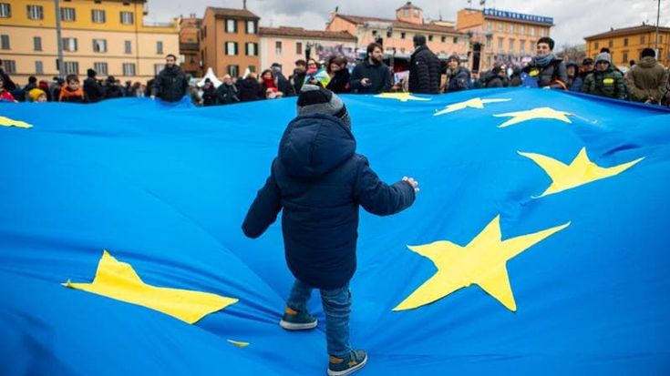I ragazzi in piazza per l’Europa: “Ho 20 anni, l’appello di Serra parla al futuro. E io ci sarò”