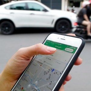 Inarrestabile Tesla, ora sfida Uber e Lift nel noleggio con autista