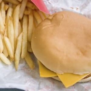 Tra bio e junk food. Cibo, ecco come cambiano i consumi degli italiani 