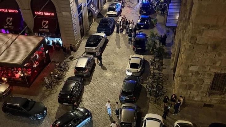 Piazza Strozzi parking, sosta selvaggia e abusiva: “Situazione fuori controllo”
