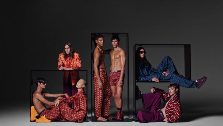 Versace: i look della sfilata autunno/inverno 2022
